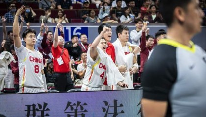 开云-赢得丑陋！男篮攻守一团糟，赵睿+王浩然辣眼睛，郭士强束手无策