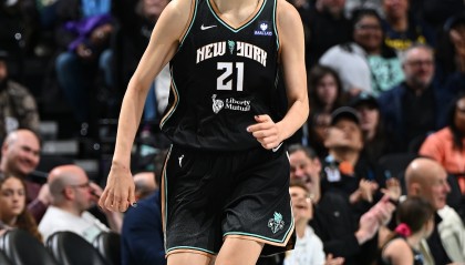 kaiyun-得分全场最高！WNBA季前赛 韩旭10投6中&amp;罚球7中7砍20分2板1助2帽